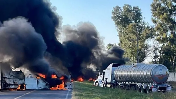 Bloqueos Carretera San Juan de los Lagos Fiscalía confirma seis vehículos quemados el 12 de octubre