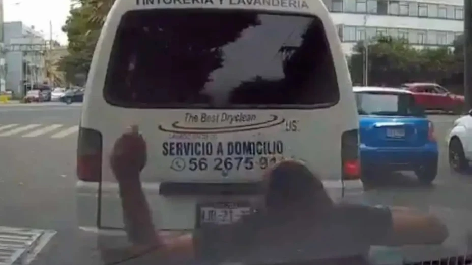 Limpiaparabrisas fingió ser atropellado por un conductor en la CDMX para EXTORSIONARLO