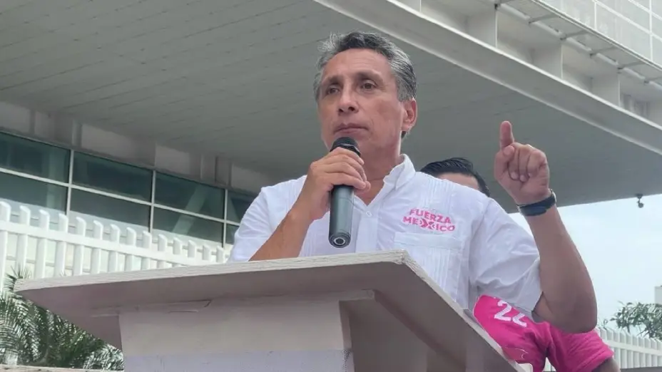 Manuel Negrete declinó en favor de Evelyn Salgado en Guerrero