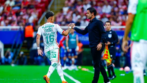 Chicote Calderón le anotó a Chivas con una jugada magistral