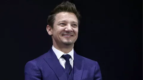 Jeremy Renner, acusado de acoso por la directora Yi Zhou el actor niega todas las acusaciones