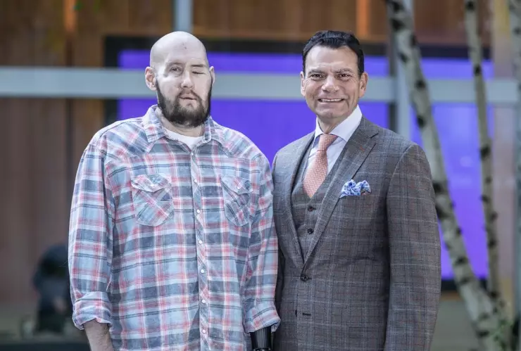 priemr trasplante de ojo en el mundo