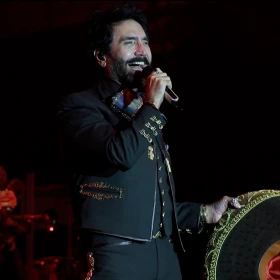 Alejandro Fernández hace historia con “La Serenata Más Grande del Mundo”