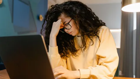 Así puedes aliviar el estrés crónico con un glow down intencional