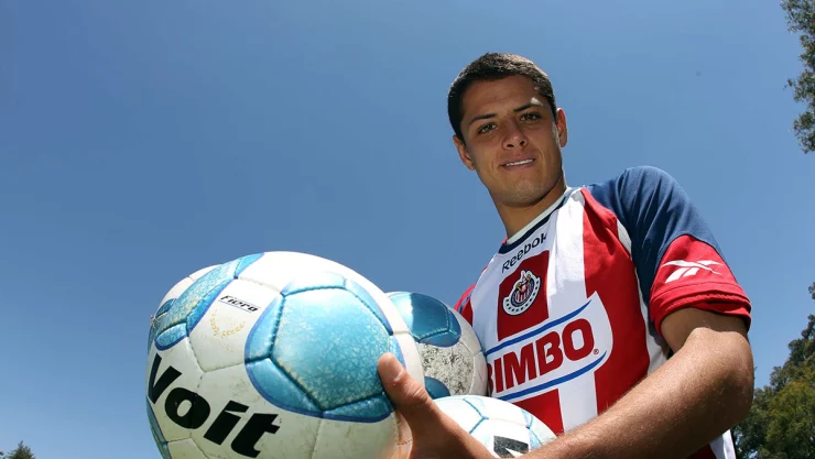 Chicharito Hernández con las Chivas de Guadalajara