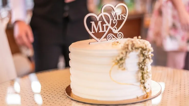 49 ideas de pastel de bodas que puedes tomar como inspiración: desde sencillos hasta muy elaborados.