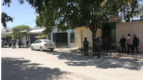 Privan de la libertad a familias en Culiacán.