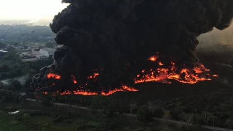 incendio-en-carretera-villahermosa-cardenas-columna-humo