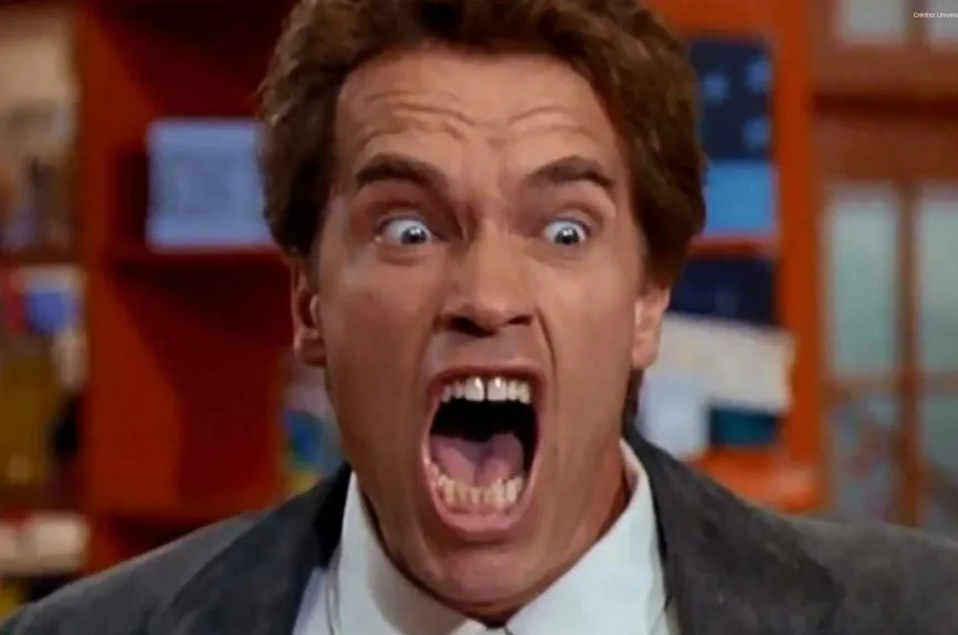 Arnold-Schwarzenegger-detective-en-el-kinder