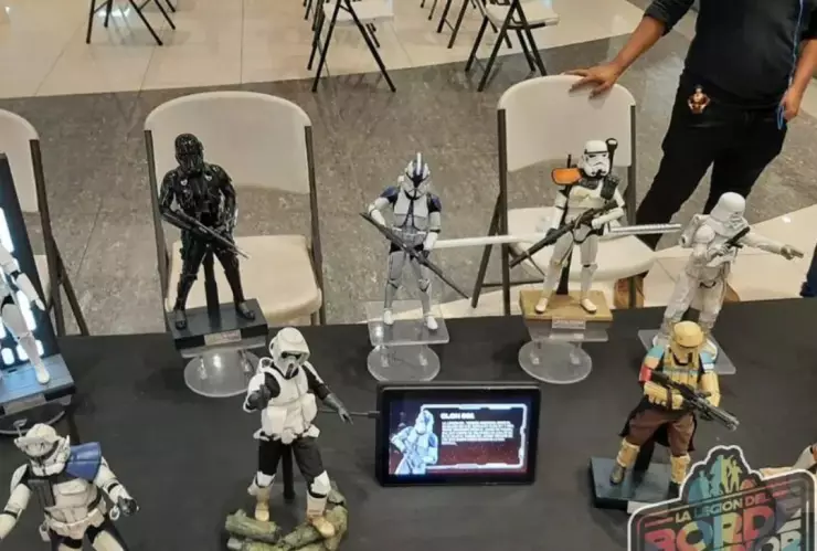 Abuelita confunde a santo con muñeco de Star Wars