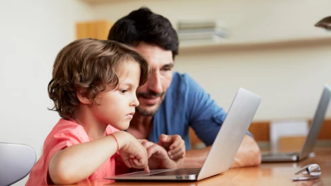 La laptop econ&oacute;mica que puede servirte para el regreso a clases en el ciclo escolar 2024-2025