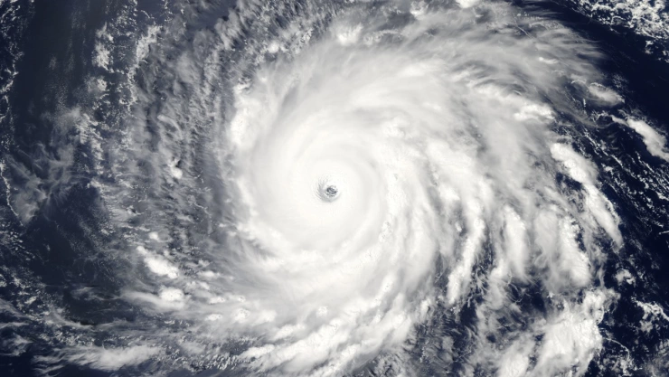 El huracán Leslie se mantiene en condición de categoría 1 en el Atlántico