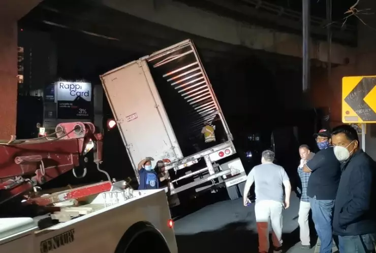 TRAILER VOLCADURA.jpeg