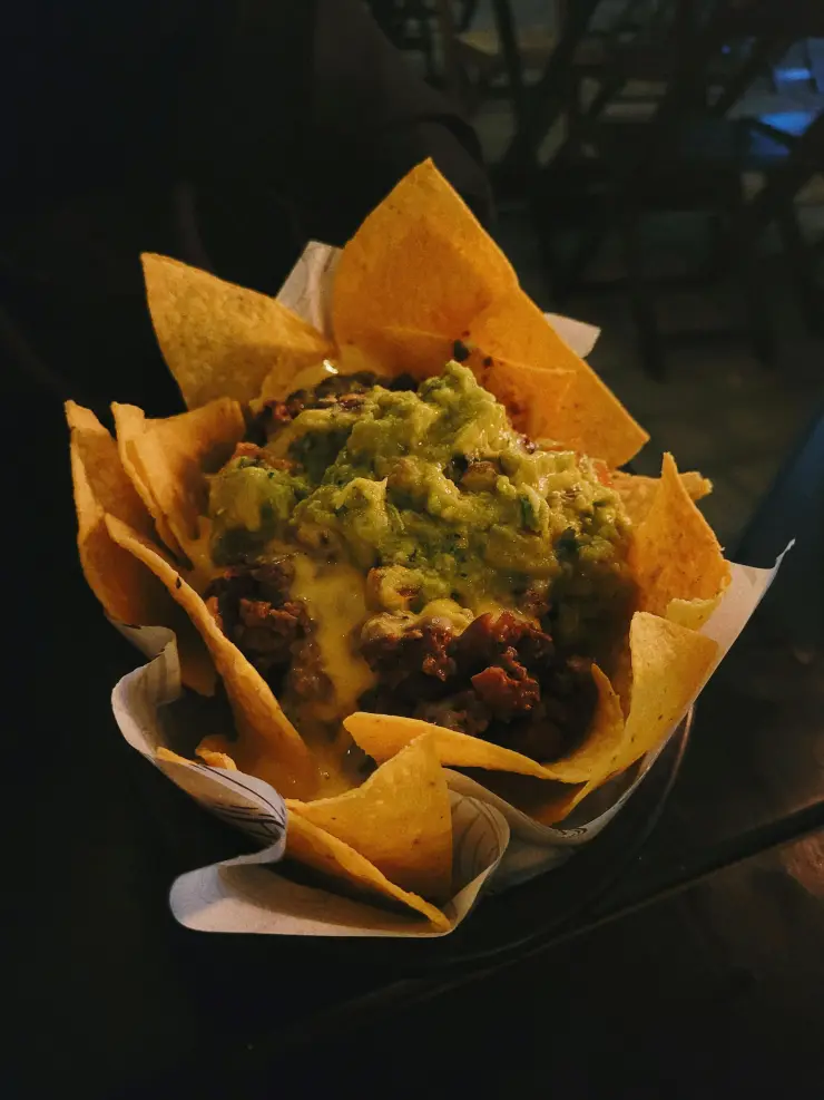nachos con queso.jpg