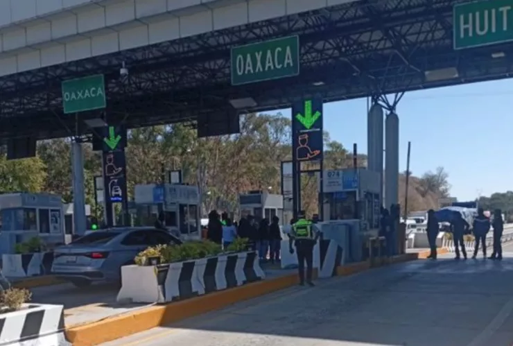 Alerta por cierre de la carretera Cuacnopalan-Oaxaca hoy; tomaron la caseta de Huitzo