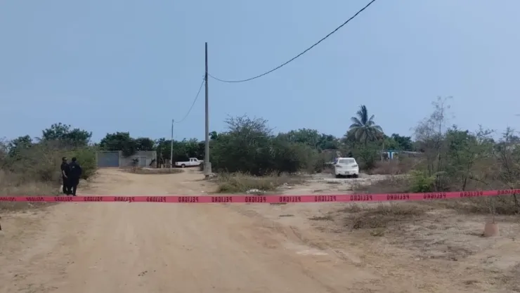 Encuentran persona muerta dentro de carro abandonado en un monte en Mazatlán