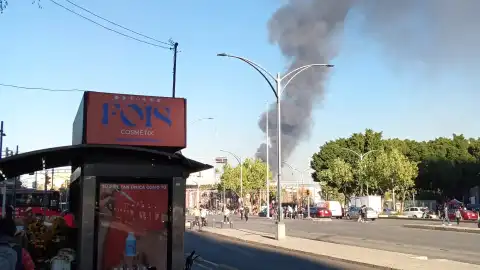 Incendio en fábrica de zapatos en el área de la Lagunilla de la Ciudad de México