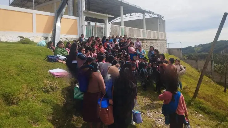 Estas escuelas de Tehuipango, Veracruz, no iniciaron clases hoy 1 de septiembre ¿Por qué?