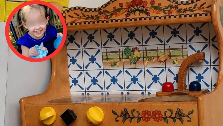 niña atrapada cocina