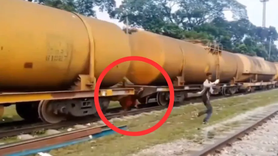 Video muestra el momento exacto en que un joven pierde la vida intentando un reto peligroso sobre un tren