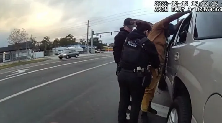Imágenes de las cámaras de policía en Florida.