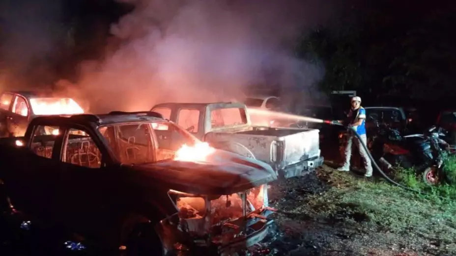 Incendio en corralón de Acayucan.