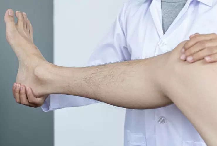 Dolor de rodilla, médico, síntomas c.jpg