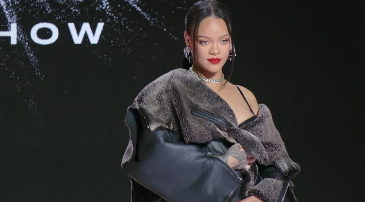 9 premios Grammy la respaldan; Rihanna lista para los reflectores del Super Bowl 57.