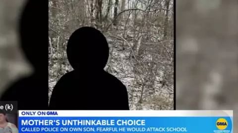 Madre entrega a su hijo a la policía