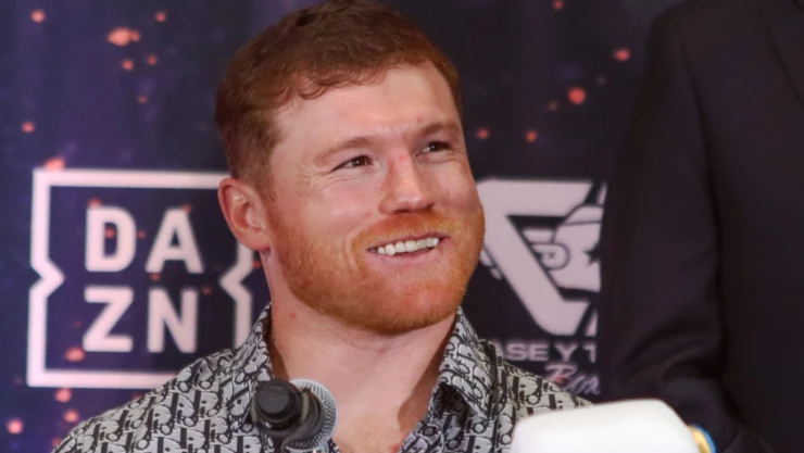 Saúl “Canelo” Álvarez durante la conferencia de prensa “The King Coming Home” en el Estadio Akron antes de la pelea contra John Ryder.