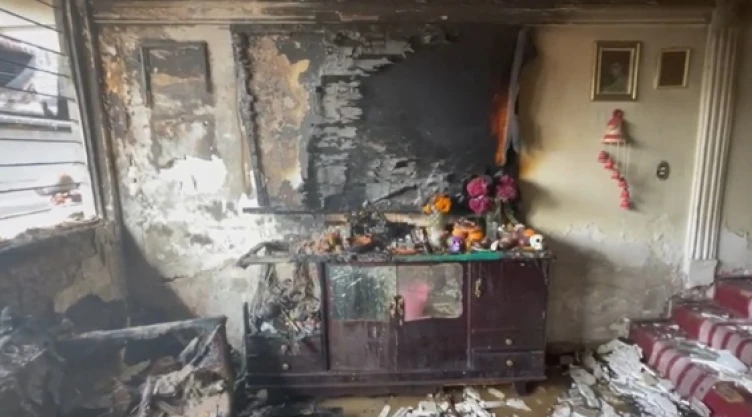 Familia olvida veladora prendida en su altar de Día de Muertos y se incendia su casa
