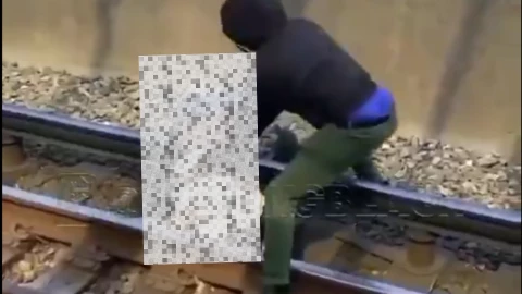 _Anthony Perry salva a hombre de vías electrocutadas y millonario le regala un auto video viral.png