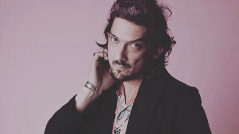 LEON LARREGUI.jpg