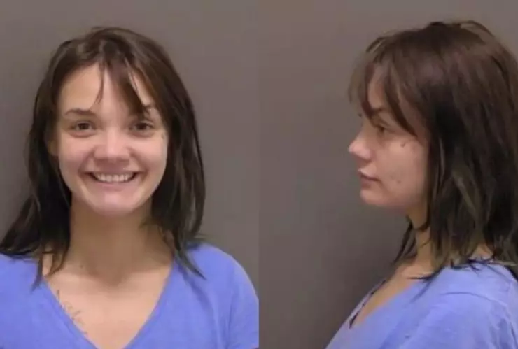 Detienen a mujer en Dakota del Norte tras agredir con hacha a su novio mientras dormía