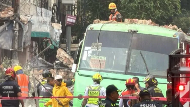 Barda cae sobre transporte público CDMX