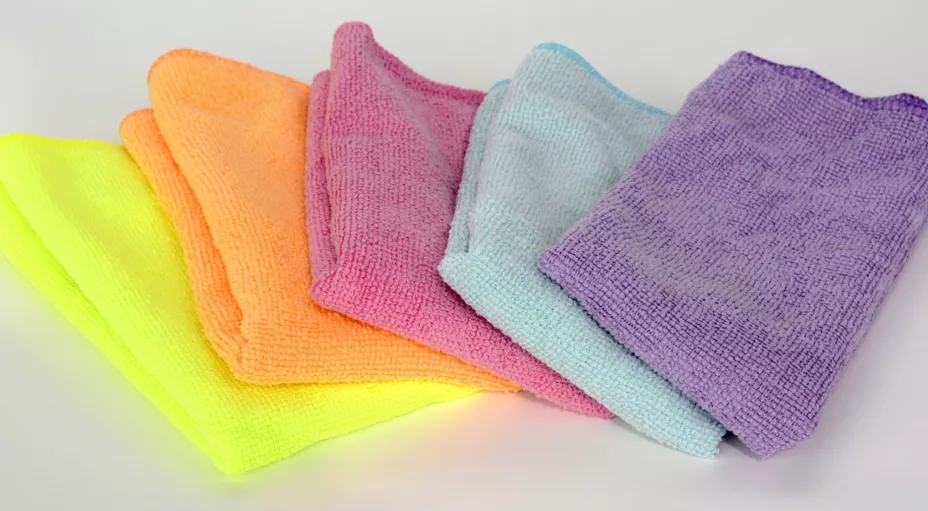 ¿Cómo desinfectar tus trapos de cocina con ayuda del microondas?