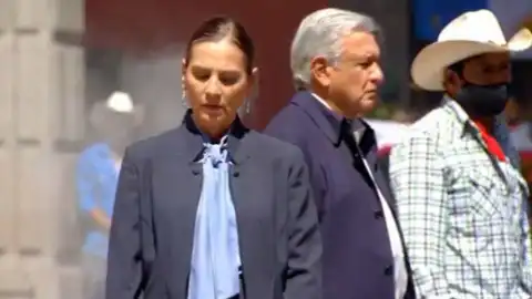 amlo-beatriz-dia-muertos-palacio.jpg
