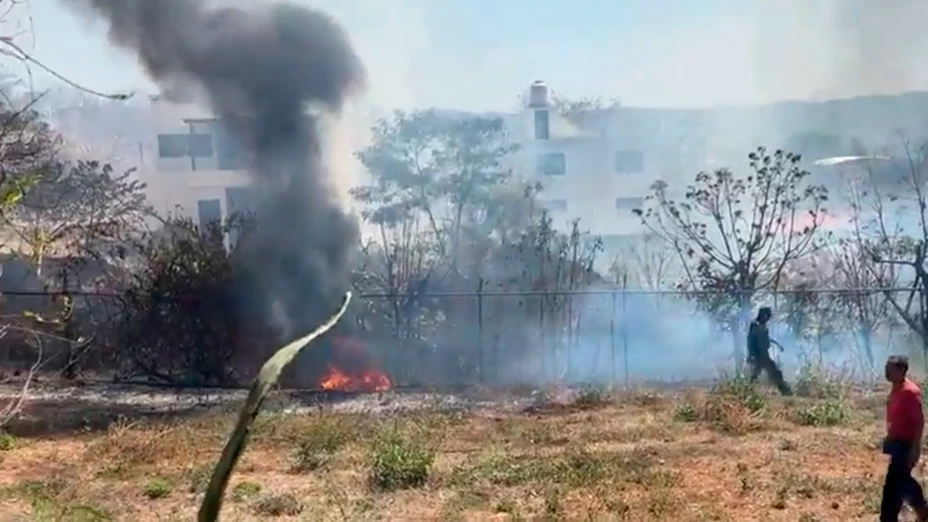 Fuerte incendio en corralón de Las Águilas en Tuxtla Gutiérrez