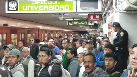 Metro CDMX colapsa por alta afluencia este 16 de septiembre