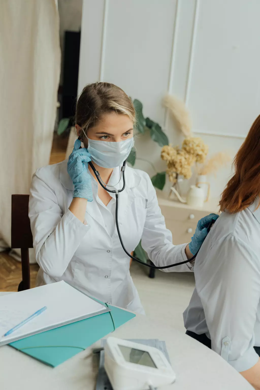 Las mujeres no reciben la misma atención sanitaria que los hombres