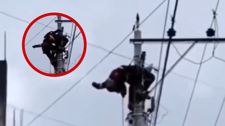 Dos trabajadores mueren electrocutados en poste de luz en Ecuador; video se vuelve viral.png