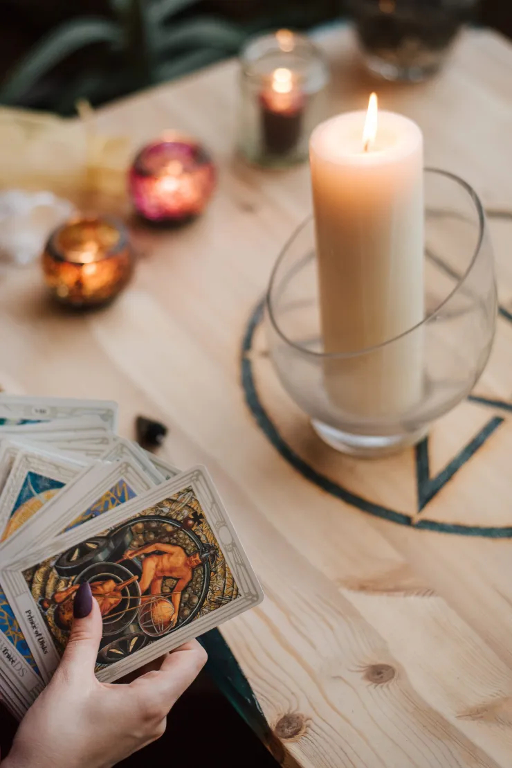 El tarot representa una guía espiritual poderosa