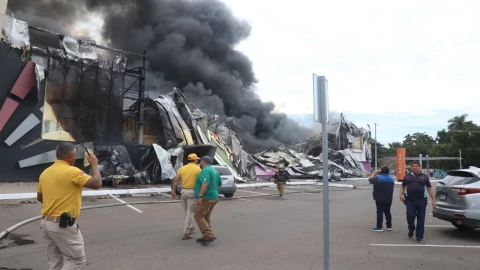 Tragedia en Sinaloa: Se incendia casino en plaza comercial de Culiacán