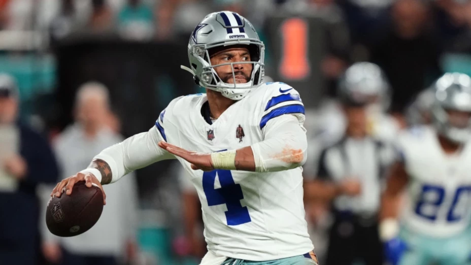 Dak Prescott - Jasen VinloveUSA TODAY Sports via Reuters Con.png
