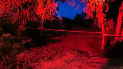 La zona donde impatcó el rayo fue acordonada por las autoridades