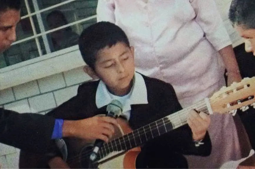 De acuerdo a información en redes sociales, Macario Martínez inició desde pequeño en la música y lleva algunos años enfocado en el estilo Dream Folk. | Fotos: INSTAGRAM / @macariomartinez_