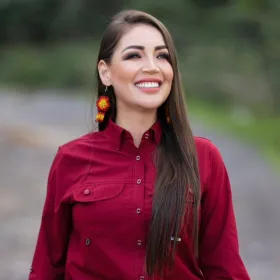 Jasmine Bugarín responde por doble nacionalidad.