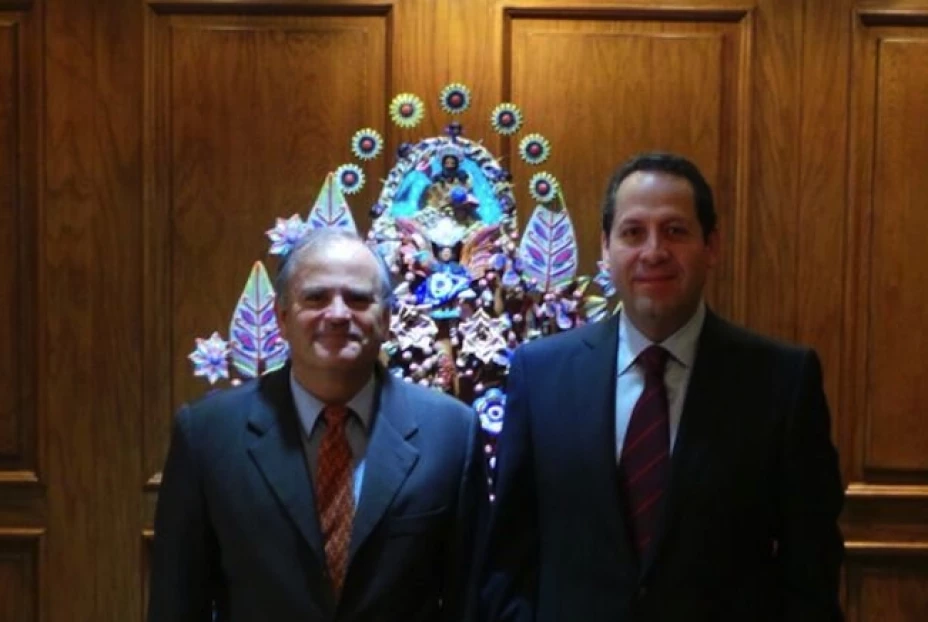 El gobernador del Estado de México, Eruviel Ávila Villegas, con el embajador de Portugal en México