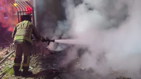 Antes de Navidad: dos feroces incendios en Tijuana