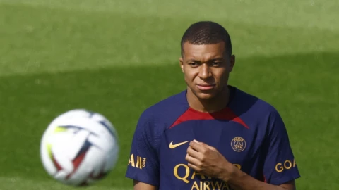 Mbapp&eacute; en el entrenamiento del PSG
